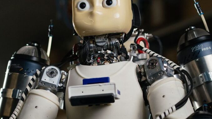 Jet-Powered Robot, Drone With Trunk, and More